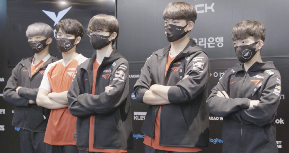 我们拭目以 我们拭目以